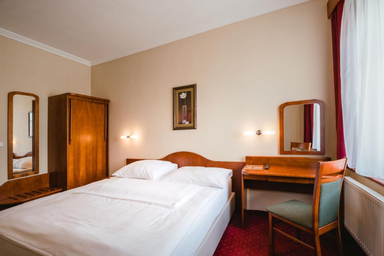 Wellness Hotel Luzan Rumburk Exteriör bild