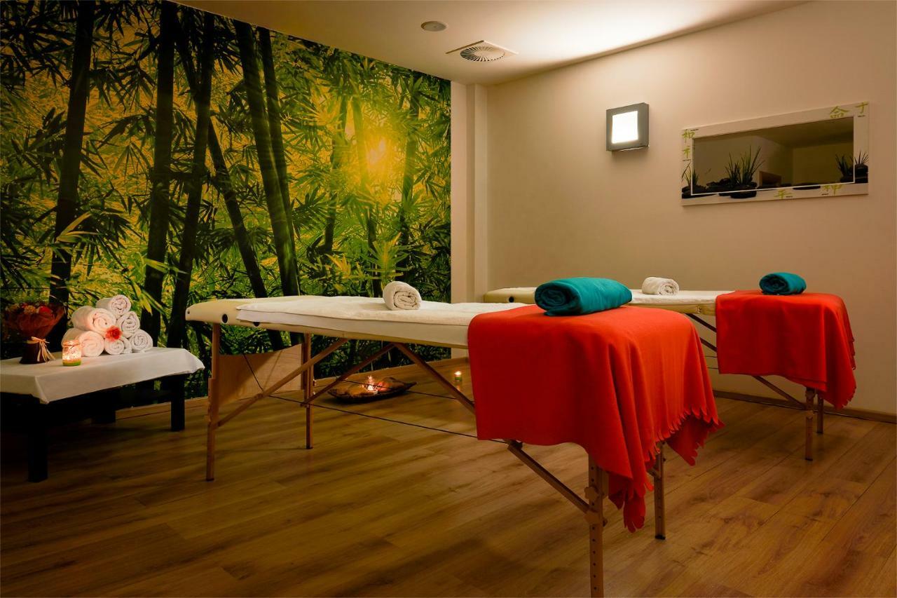Wellness Hotel Luzan Rumburk Exteriör bild