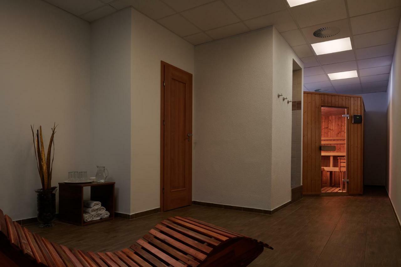 Wellness Hotel Luzan Rumburk Exteriör bild