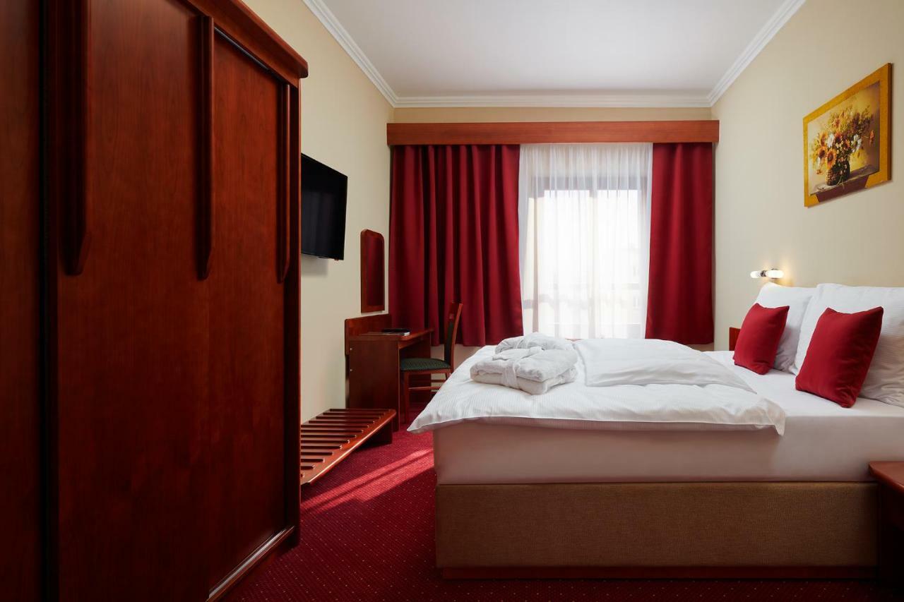 Wellness Hotel Luzan Rumburk Exteriör bild