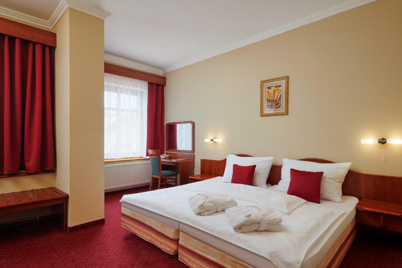 Wellness Hotel Luzan Rumburk Exteriör bild