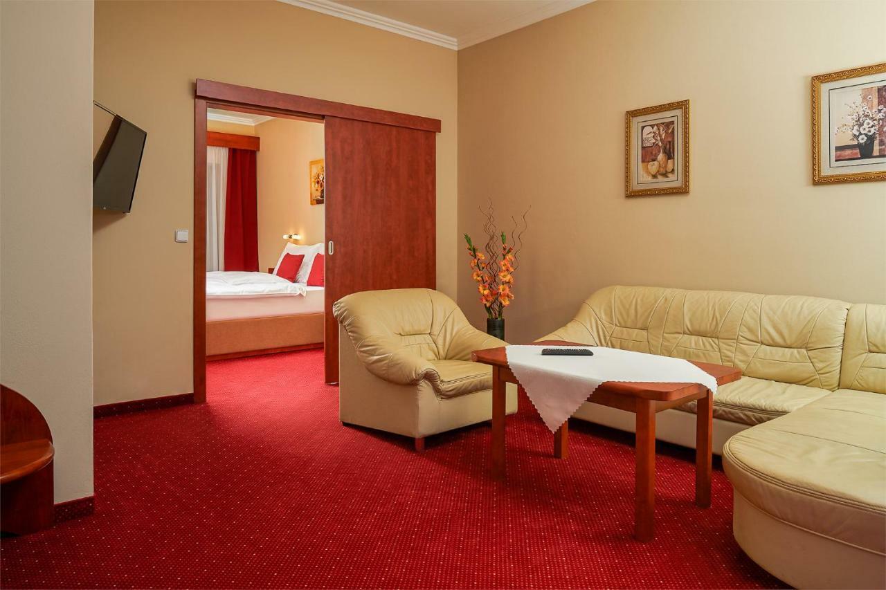 Wellness Hotel Luzan Rumburk Exteriör bild