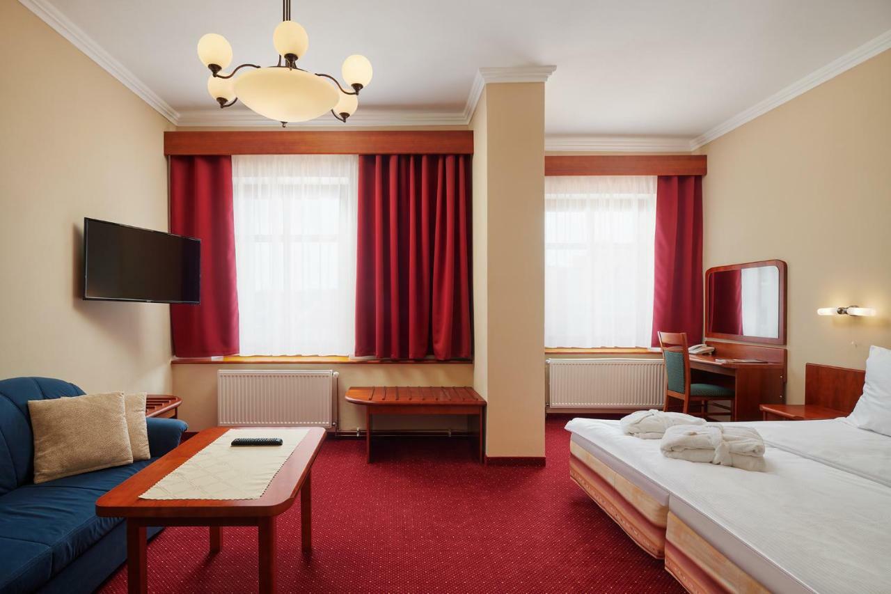 Wellness Hotel Luzan Rumburk Exteriör bild