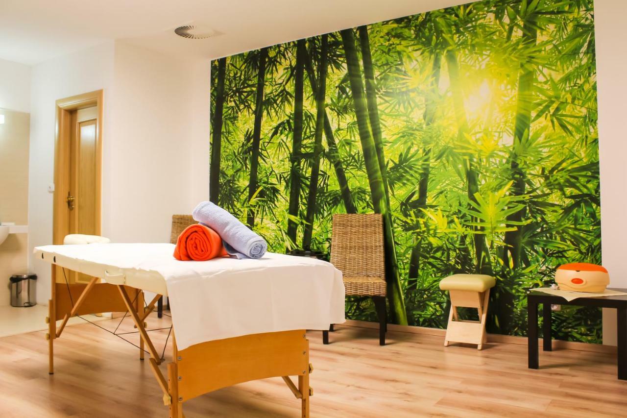 Wellness Hotel Luzan Rumburk Exteriör bild