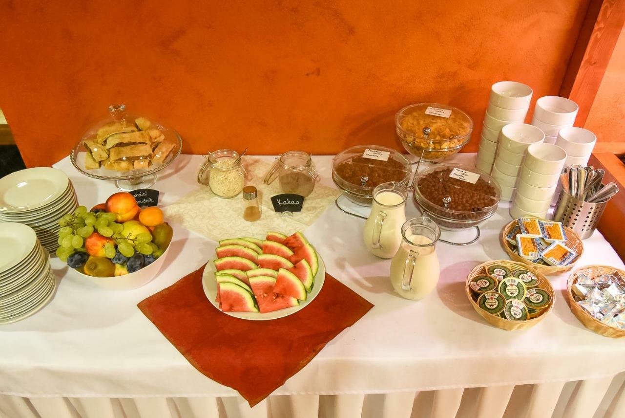 Wellness Hotel Luzan Rumburk Exteriör bild
