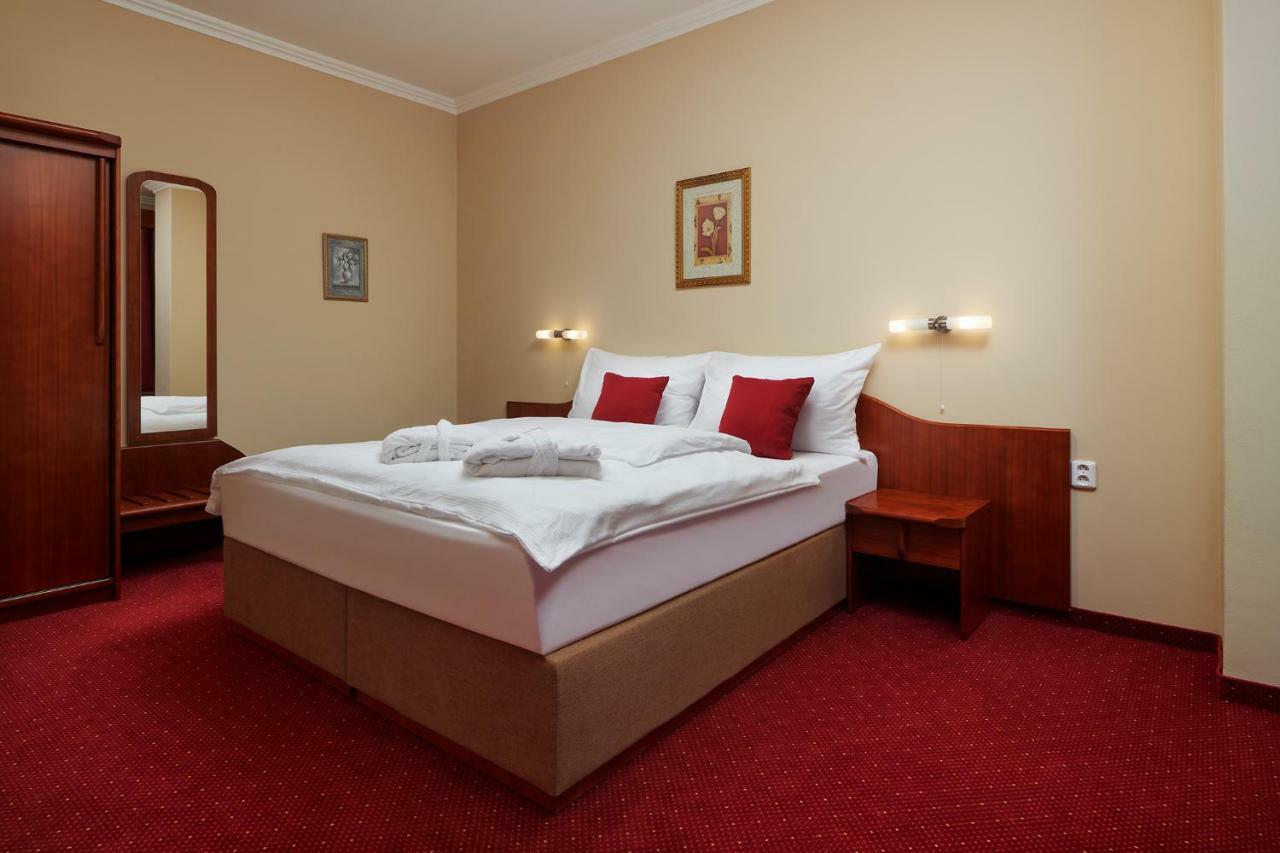 Wellness Hotel Luzan Rumburk Exteriör bild