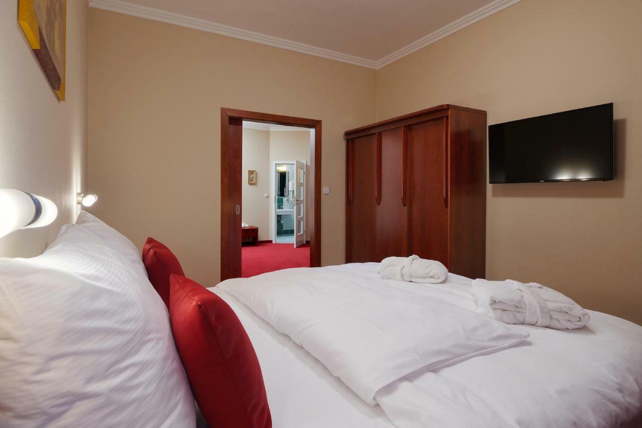 Wellness Hotel Luzan Rumburk Exteriör bild